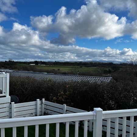 Ger-Y-Bwlch - Spacious Static On 5Star Site With Swimming Pool Benllech Kültér fotó