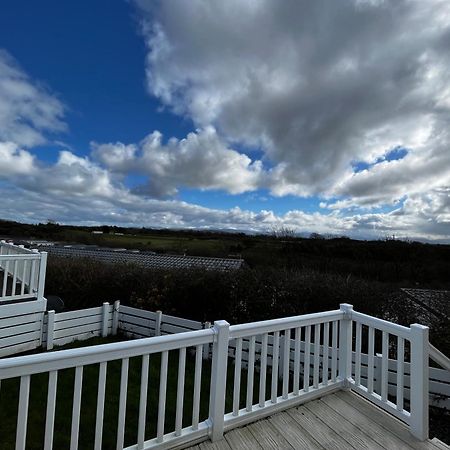 Ger-Y-Bwlch - Spacious Static On 5Star Site With Swimming Pool Benllech Kültér fotó