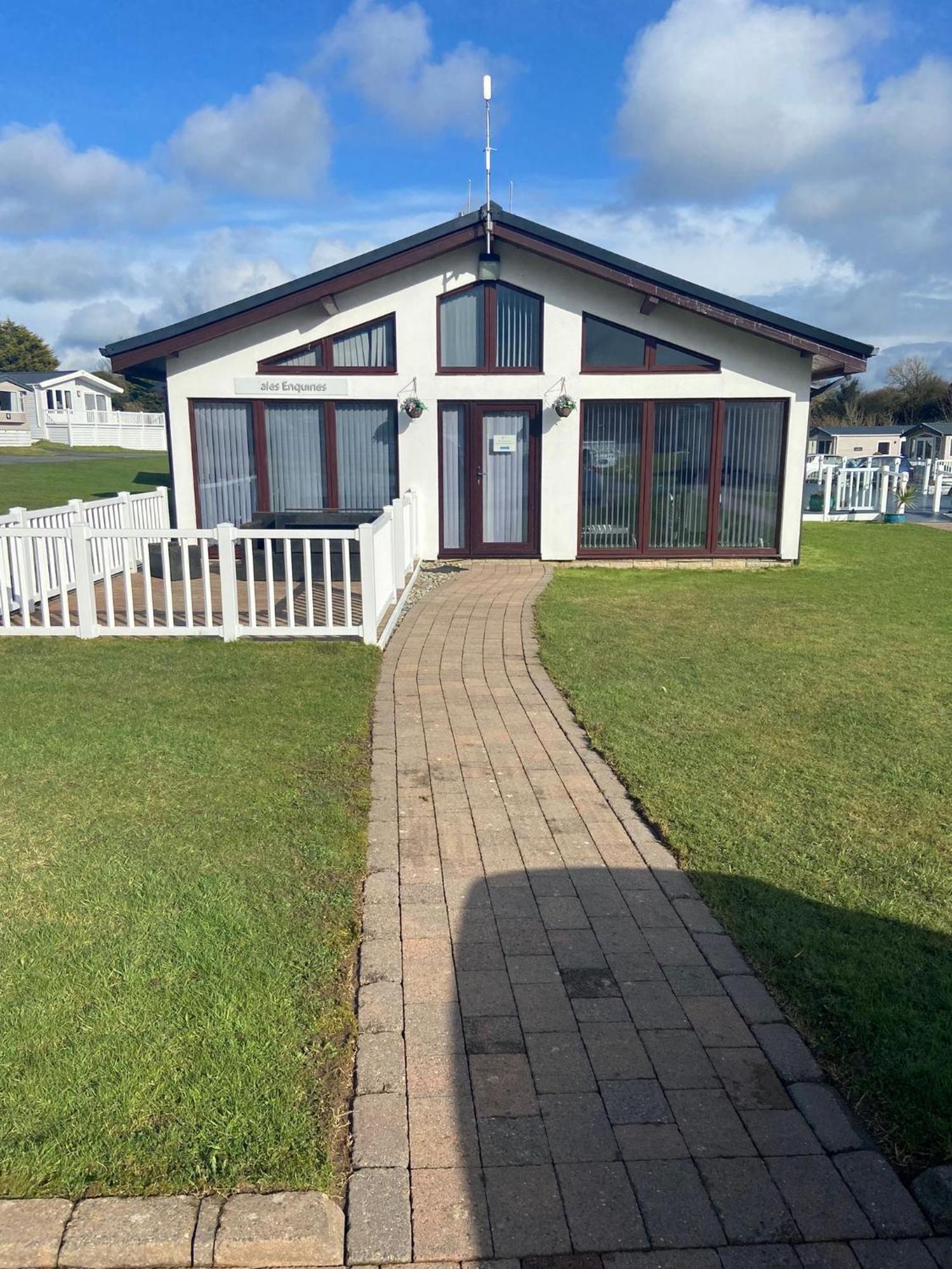 Ger-Y-Bwlch - Spacious Static On 5Star Site With Swimming Pool Benllech Kültér fotó