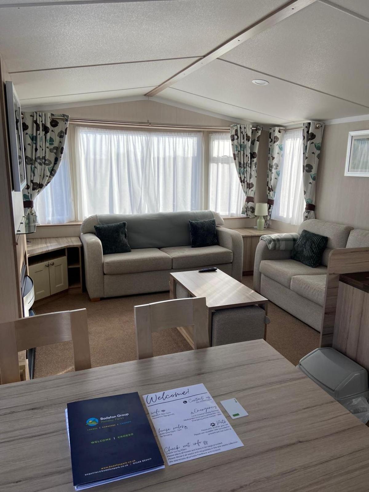 Ger-Y-Bwlch - Spacious Static On 5Star Site With Swimming Pool Benllech Kültér fotó