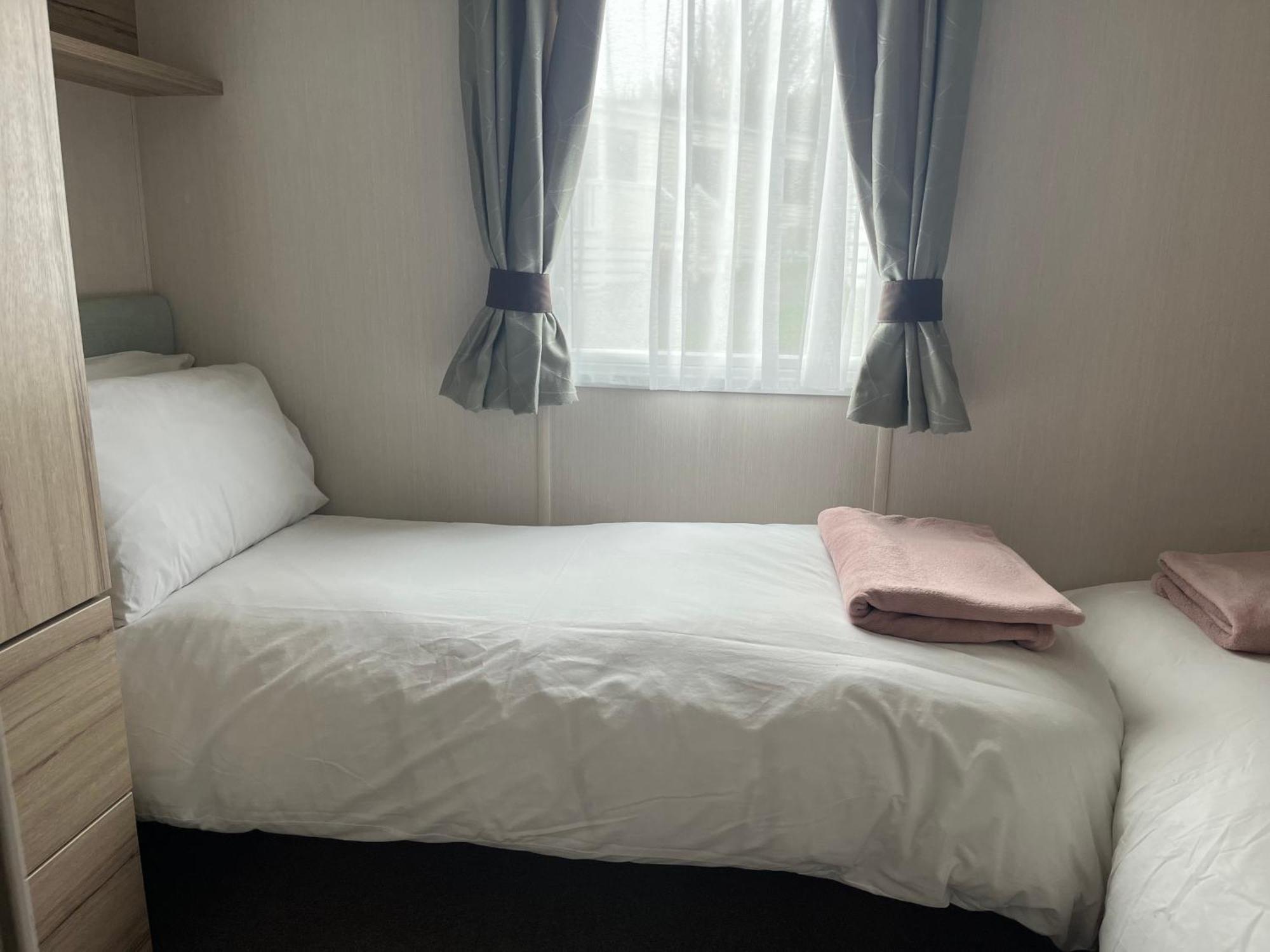 Ger-Y-Bwlch - Spacious Static On 5Star Site With Swimming Pool Benllech Kültér fotó
