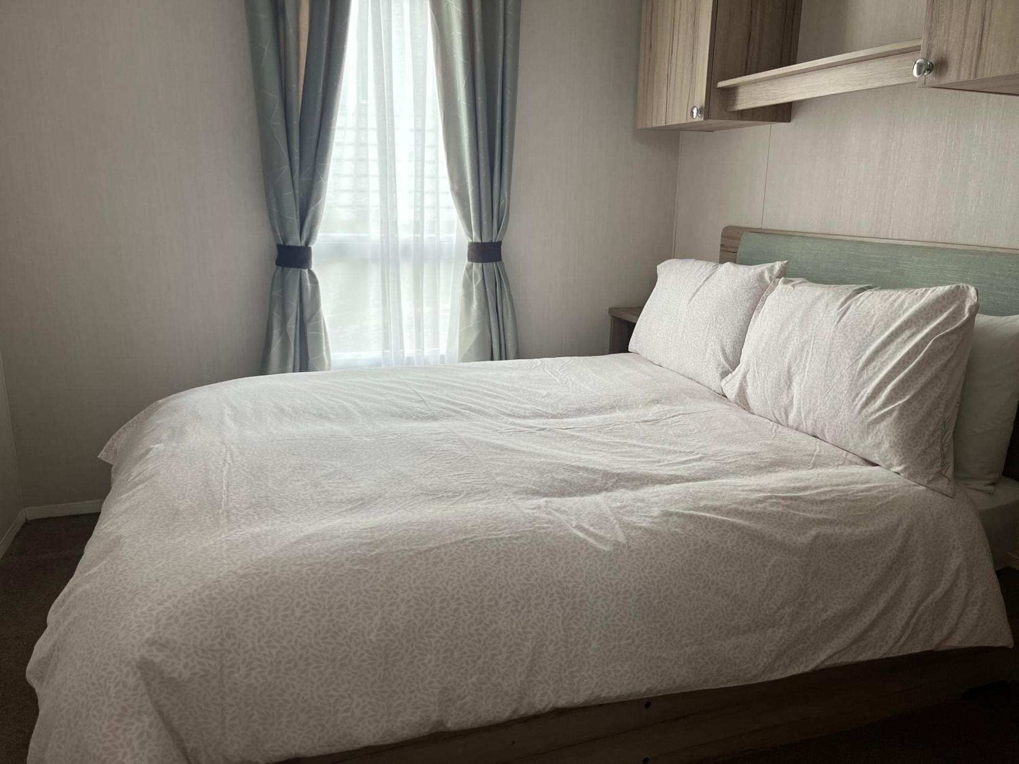 Ger-Y-Bwlch - Spacious Static On 5Star Site With Swimming Pool Benllech Kültér fotó